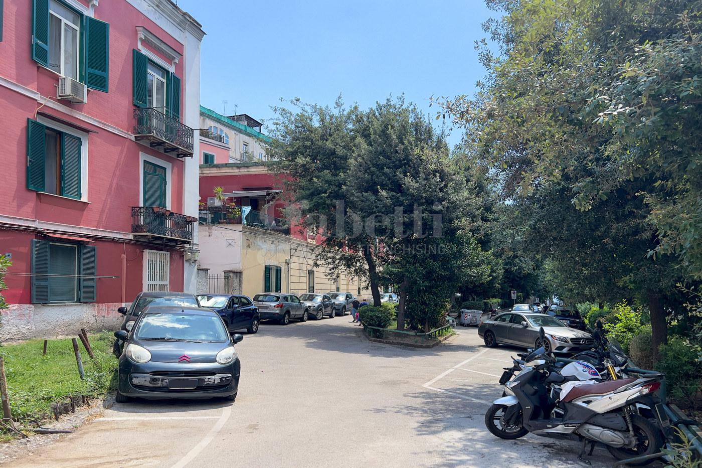 Box/Garage 150mq in vendita a Napoli