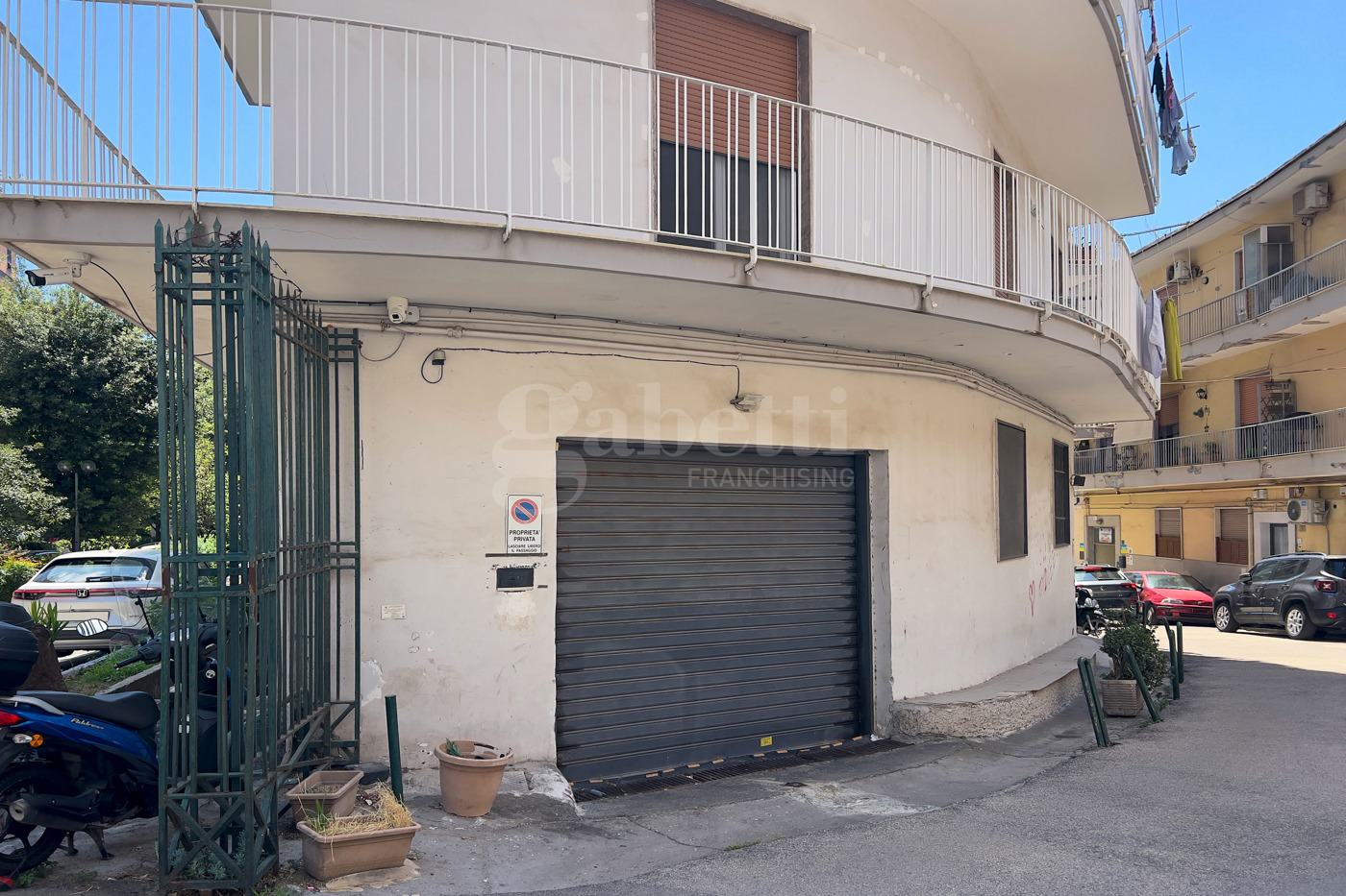 Box/Garage 150mq in vendita a Napoli