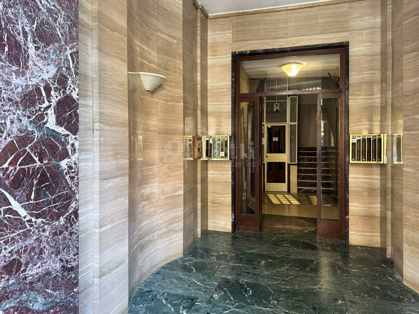 Quadrilocale in vendita a Napoli