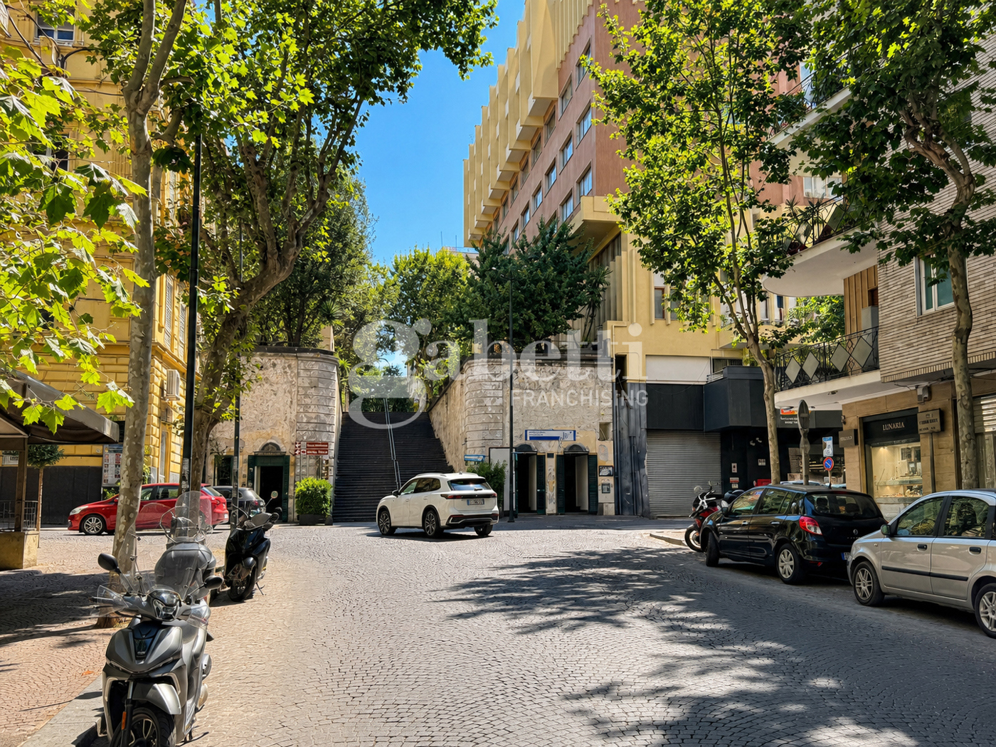 Bilocale da ristrutturare a Napoli