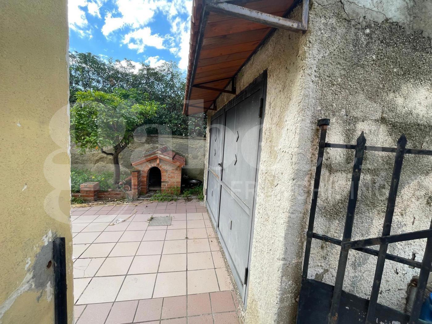 Villa con box a Siracusa