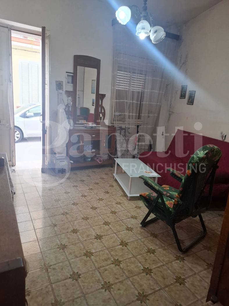 Casa indipendente da ristrutturare a Floridia