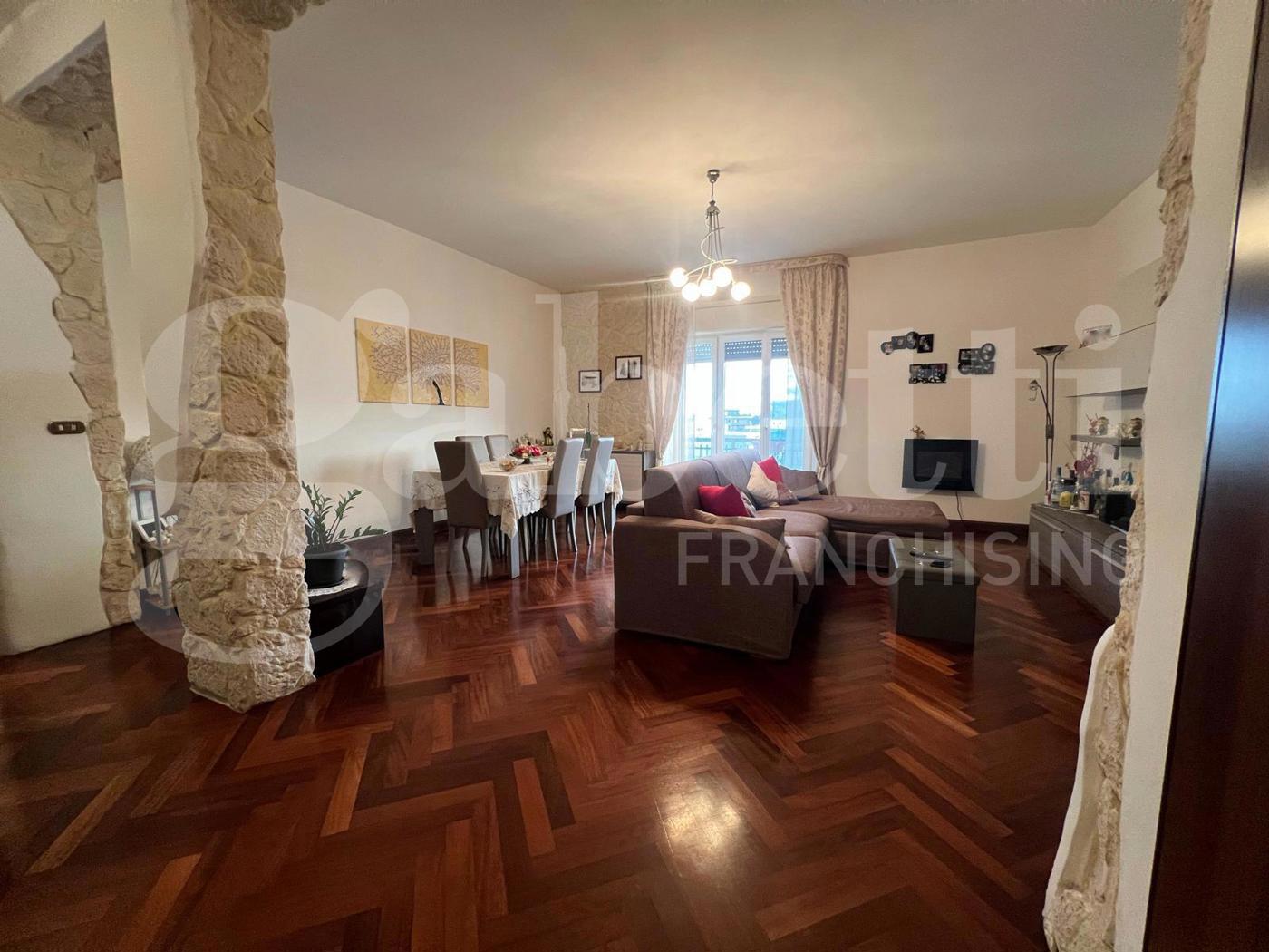 Quadrilocale in vendita a Siracusa