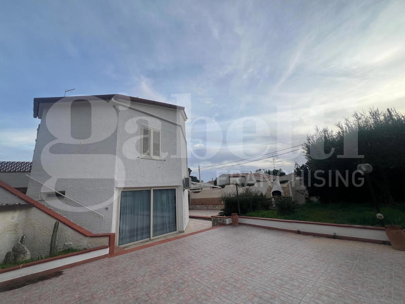 Villa con box doppio a Siracusa