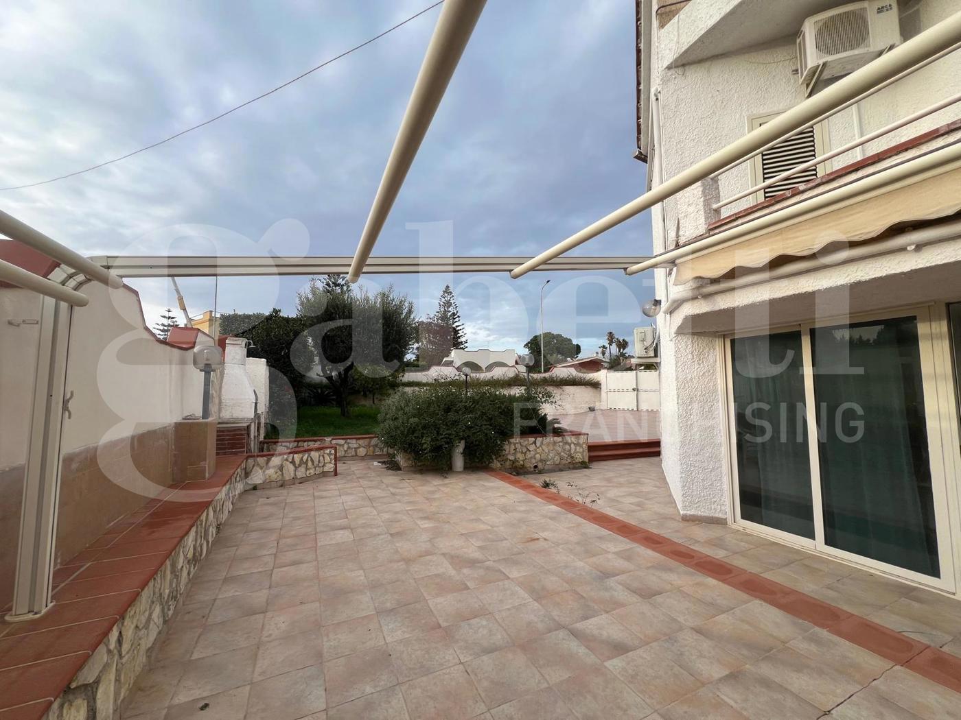 Villa con box doppio a Siracusa