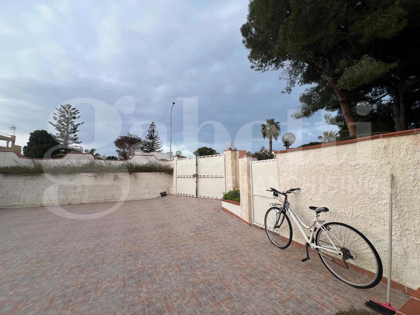 Villa con box doppio a Siracusa