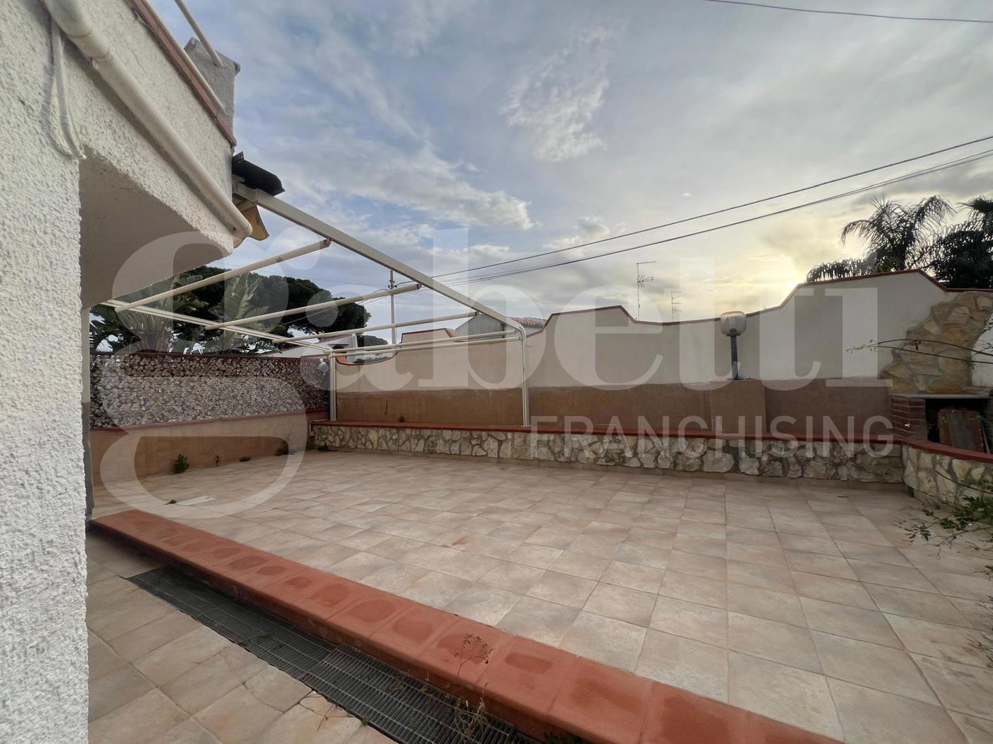 Villa con box doppio a Siracusa