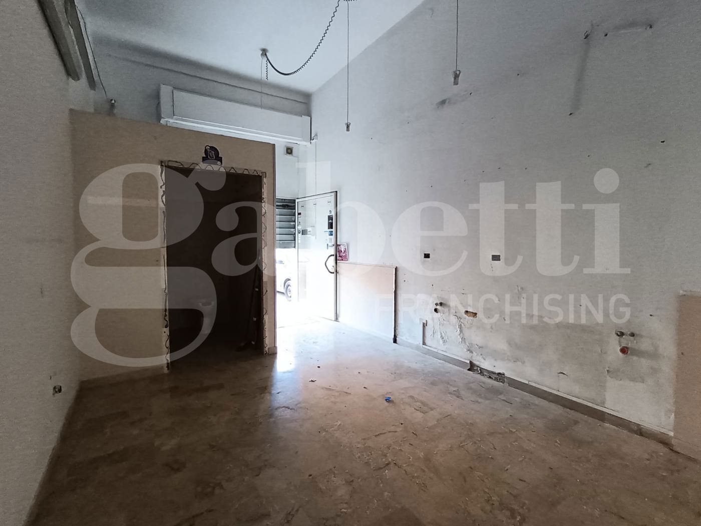 Negozio da ristrutturare a Siracusa