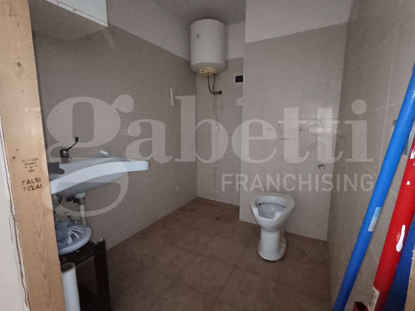 Negozio da ristrutturare a Siracusa