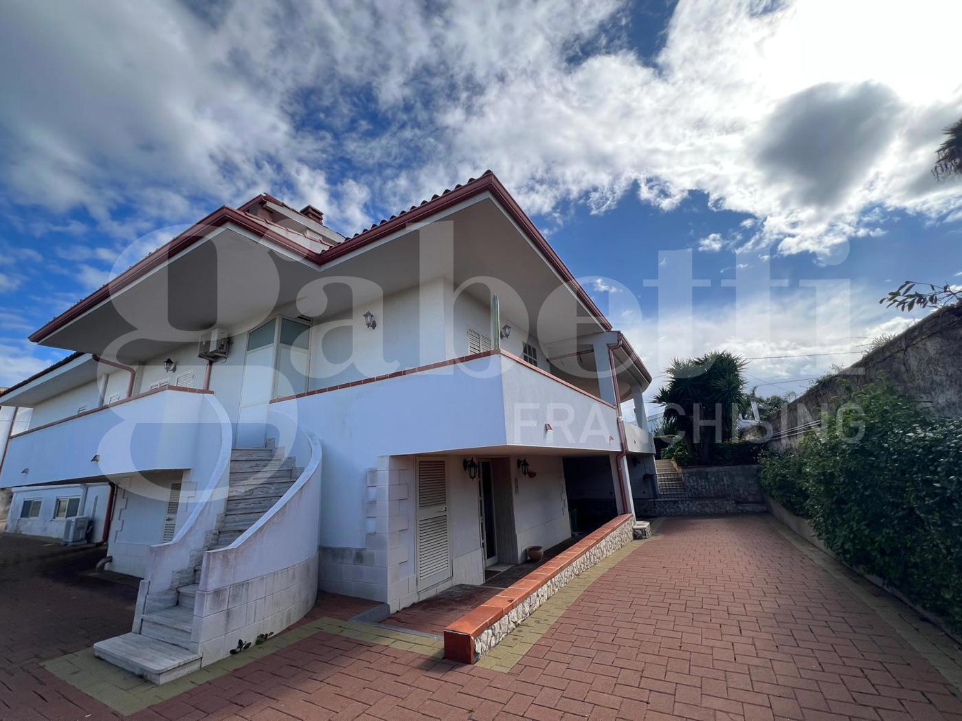 Villa con giardino a Siracusa