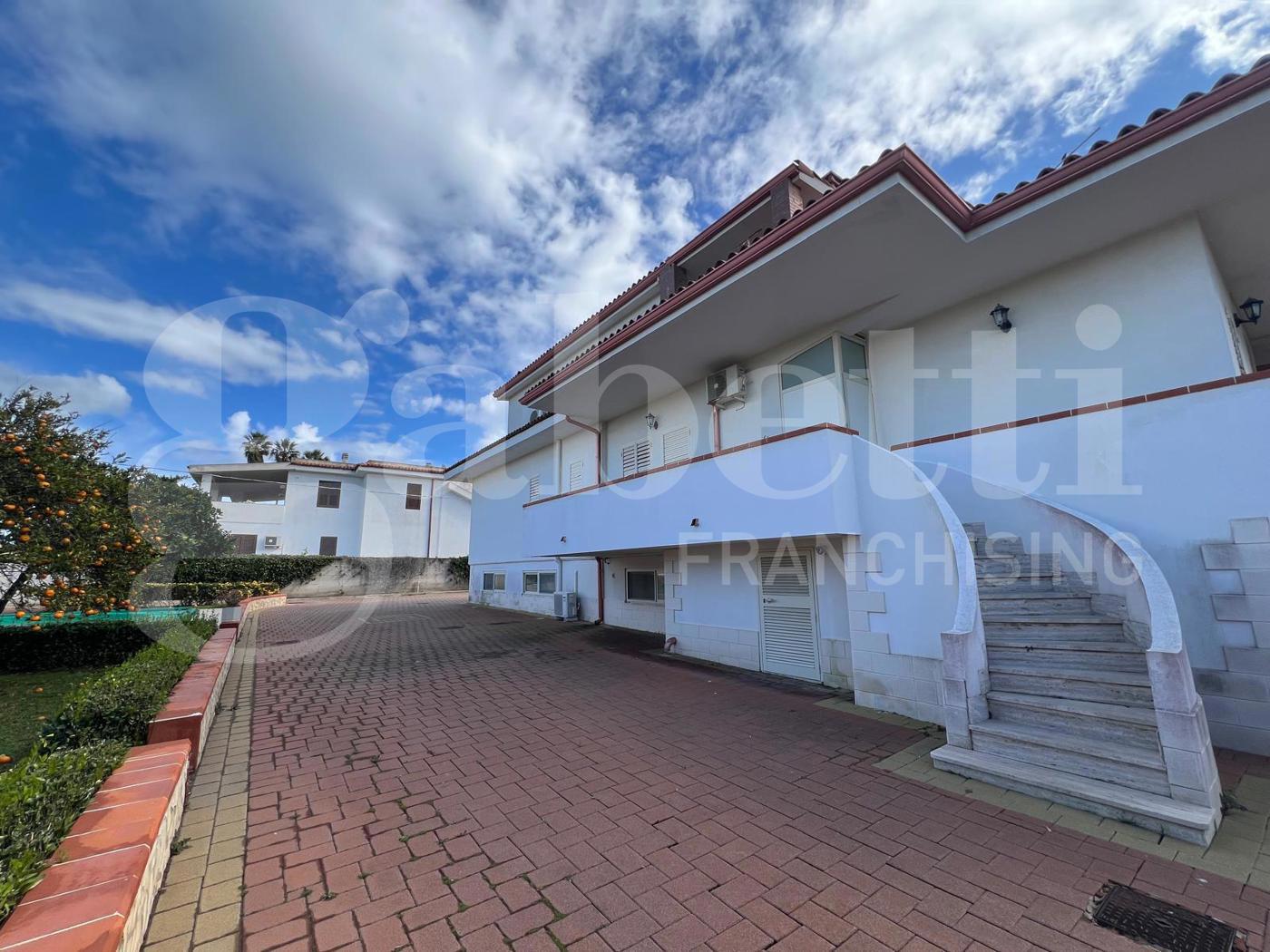 Villa con giardino a Siracusa