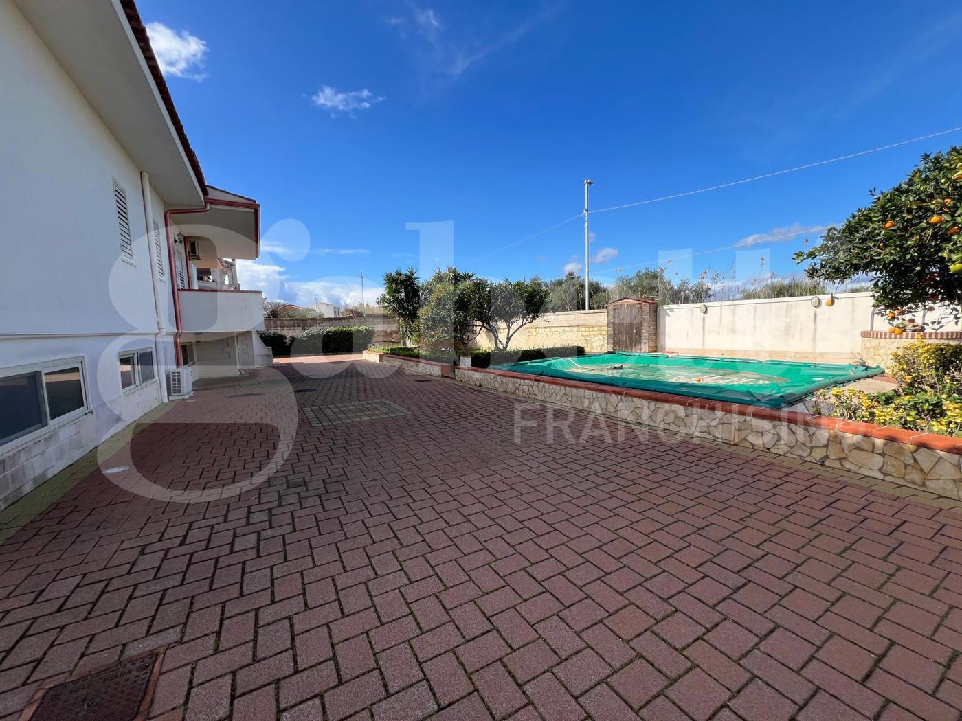 Villa con giardino a Siracusa