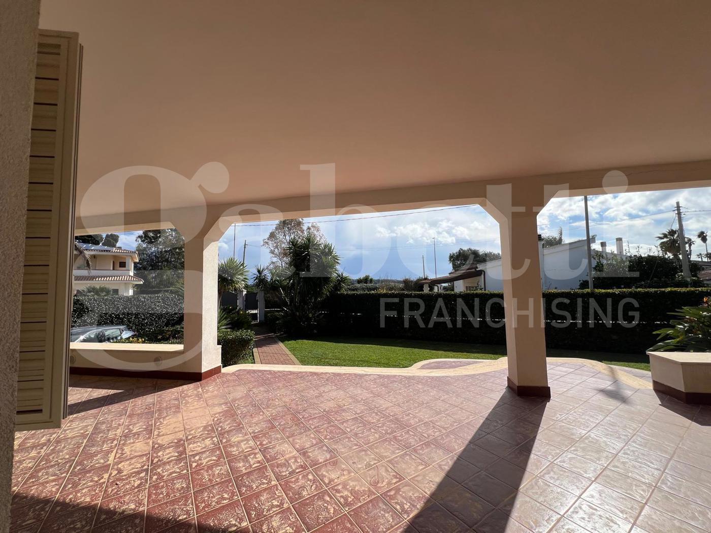 Villa con giardino a Siracusa