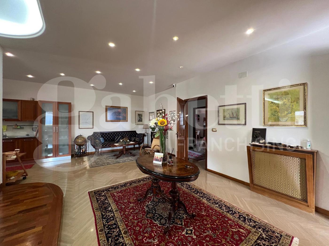 Villa con giardino a Siracusa