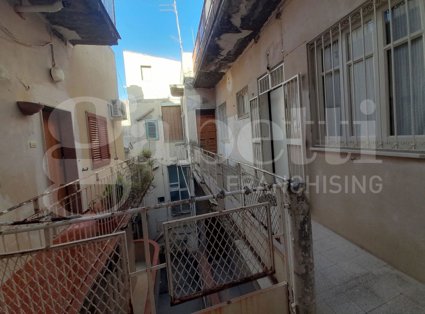 Trilocale da ristrutturare a Siracusa