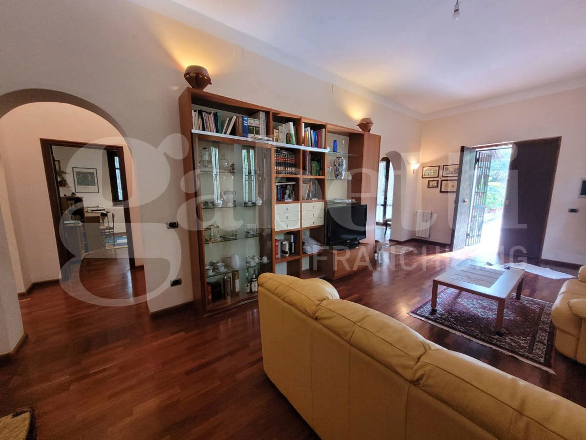 Villa con giardino a Siracusa