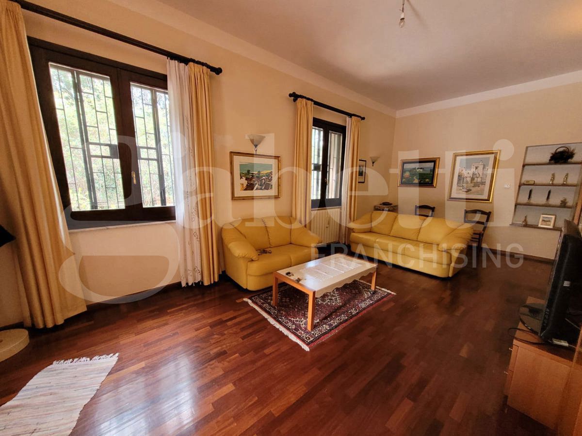 Villa con giardino a Siracusa