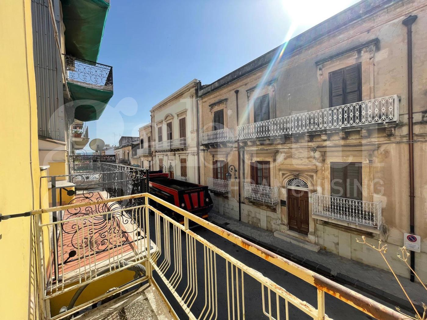 Casa indipendente da ristrutturare a Floridia