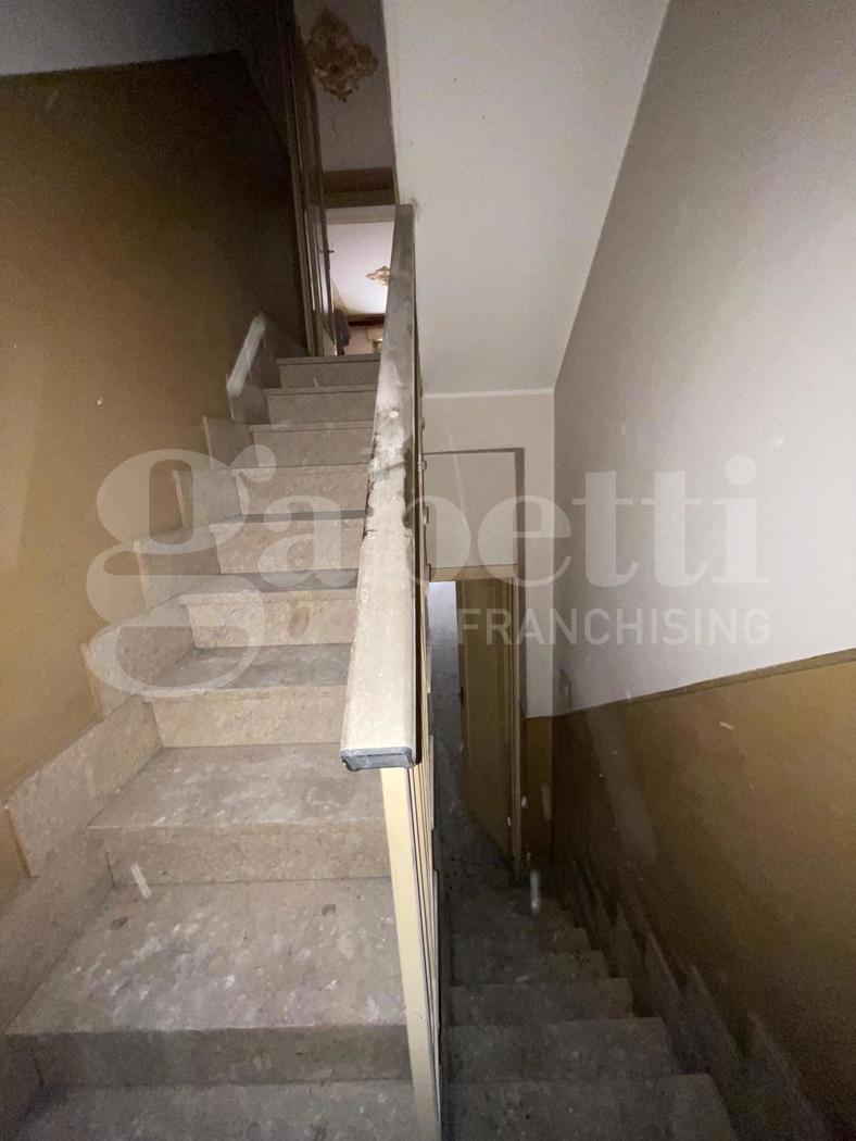 Casa indipendente da ristrutturare a Floridia