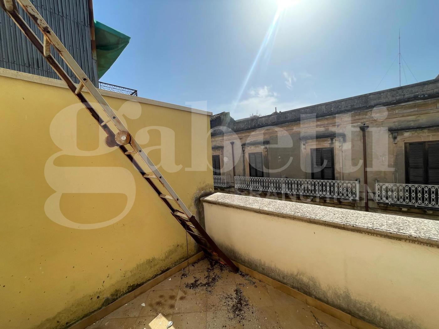 Casa indipendente da ristrutturare a Floridia