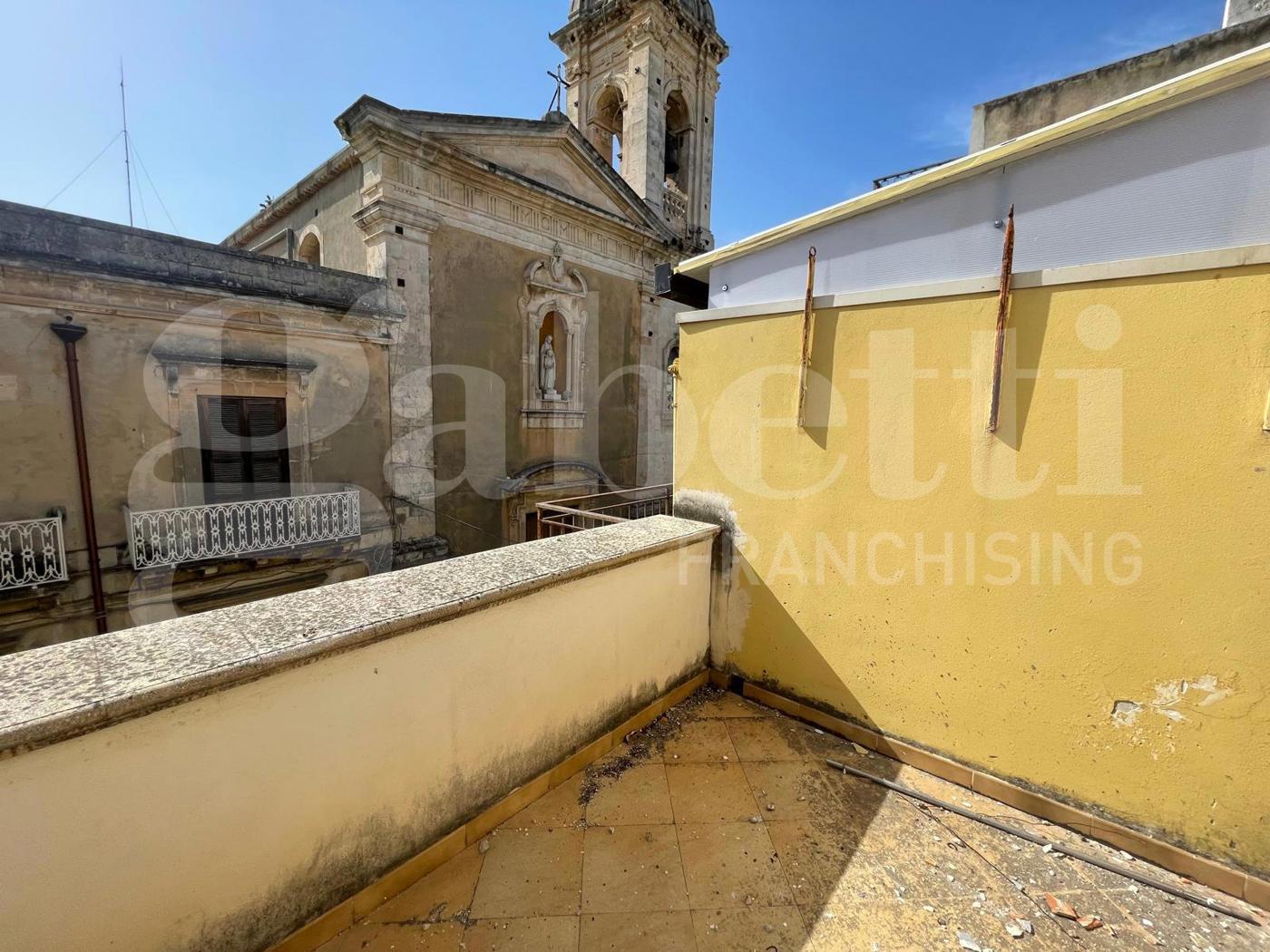 Casa indipendente da ristrutturare a Floridia