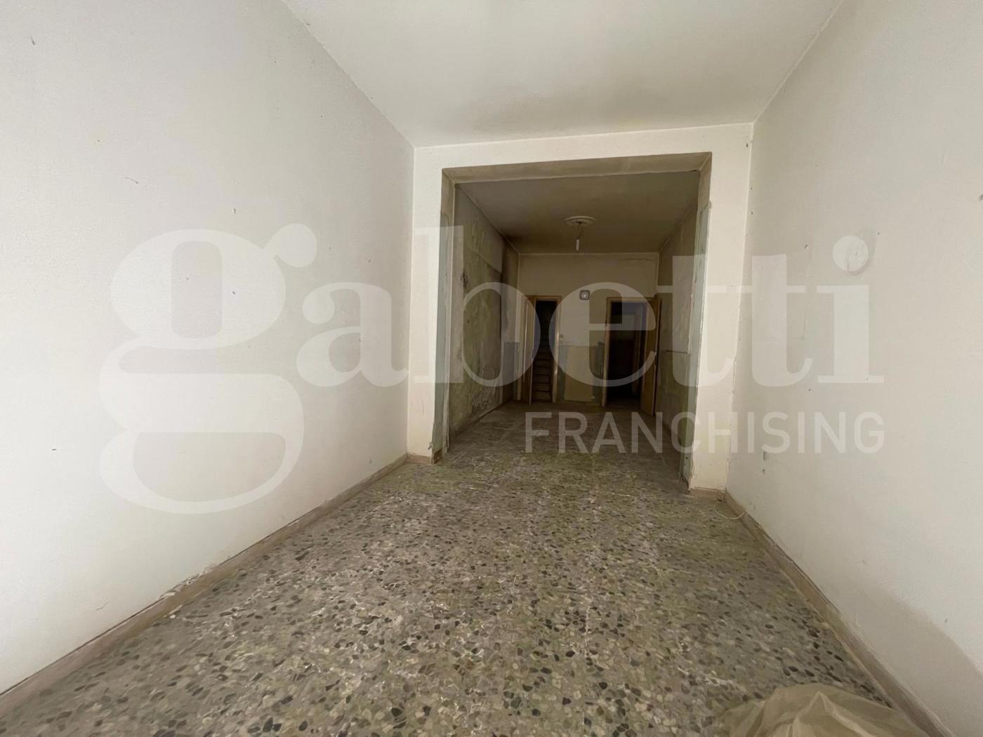 Casa indipendente da ristrutturare a Floridia