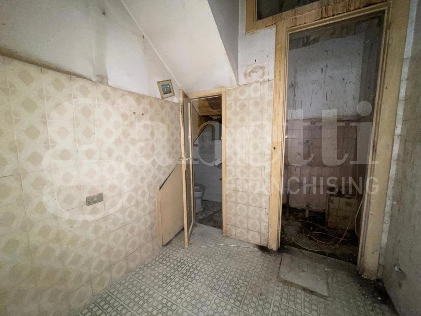 Casa indipendente da ristrutturare a Floridia