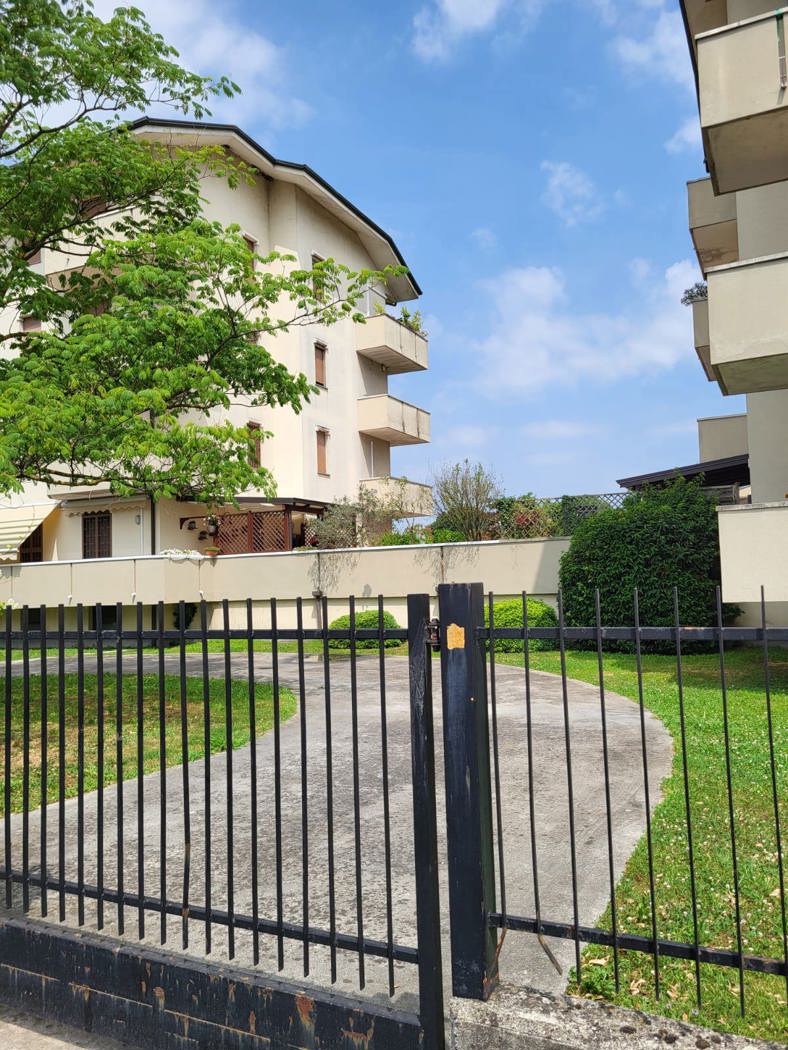 Magazzino in vendita a Gessate