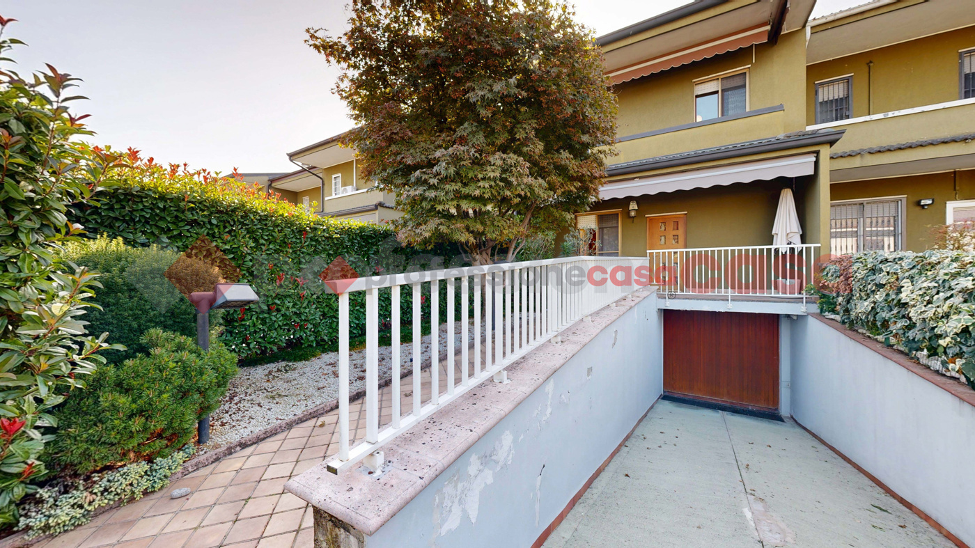 Villa con giardino a Bellinzago Lombardo