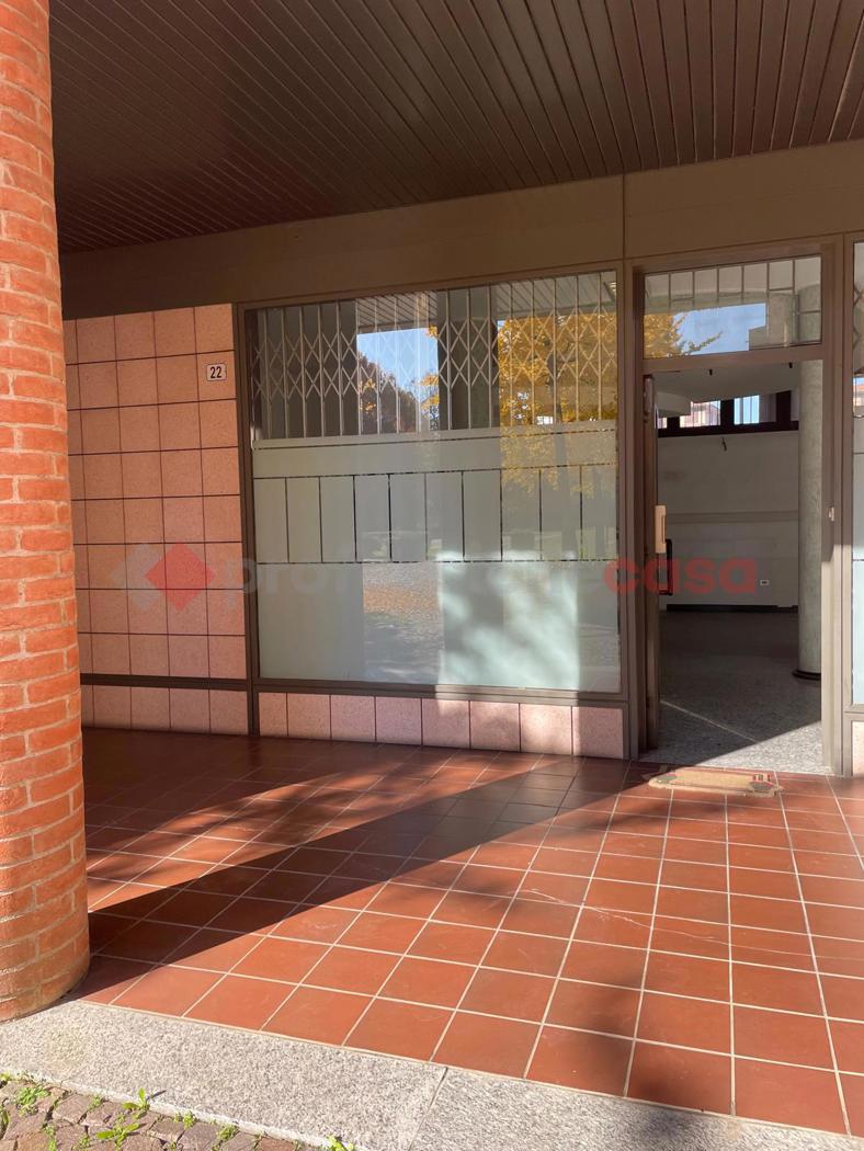 Negozio in vendita a Gessate