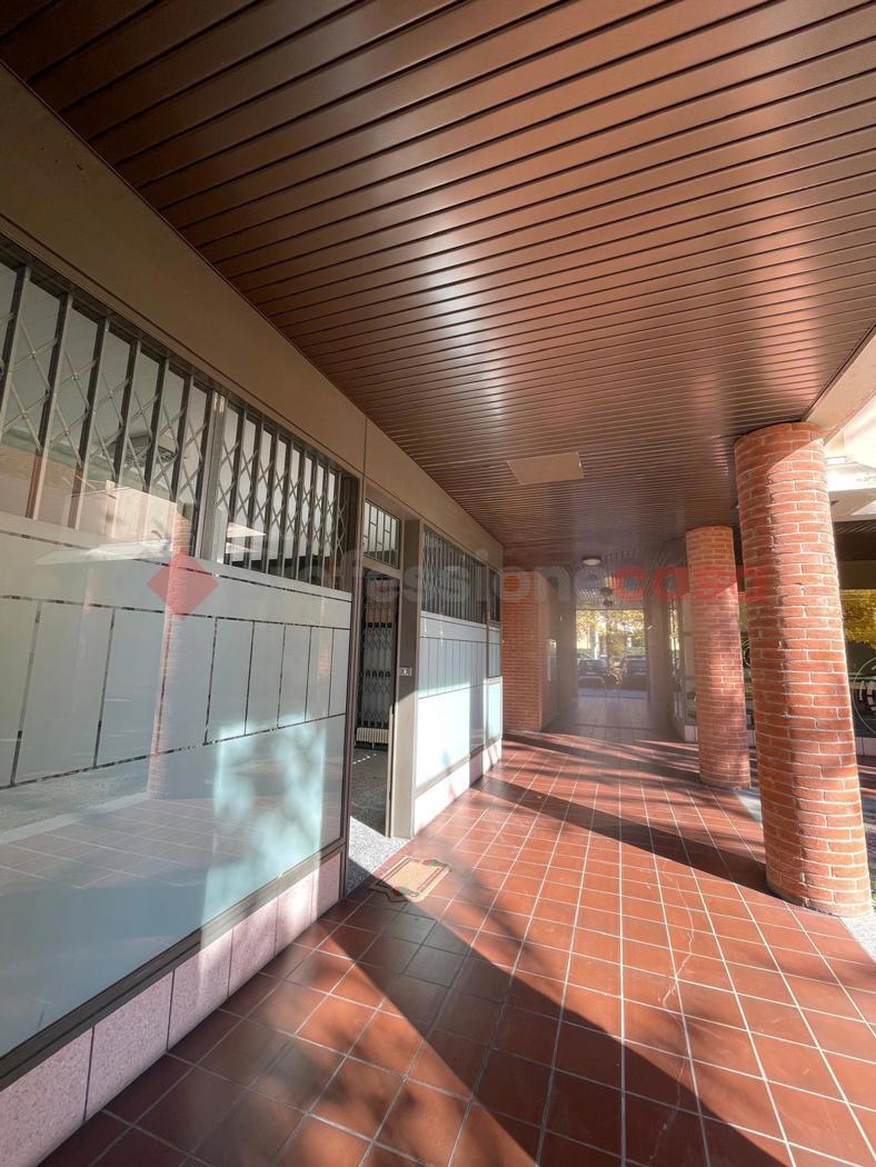 Negozio in vendita a Gessate