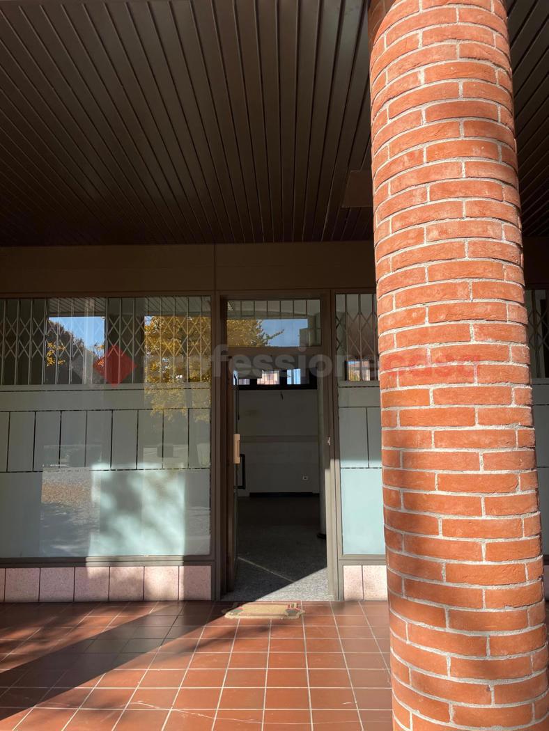 Negozio in vendita a Gessate