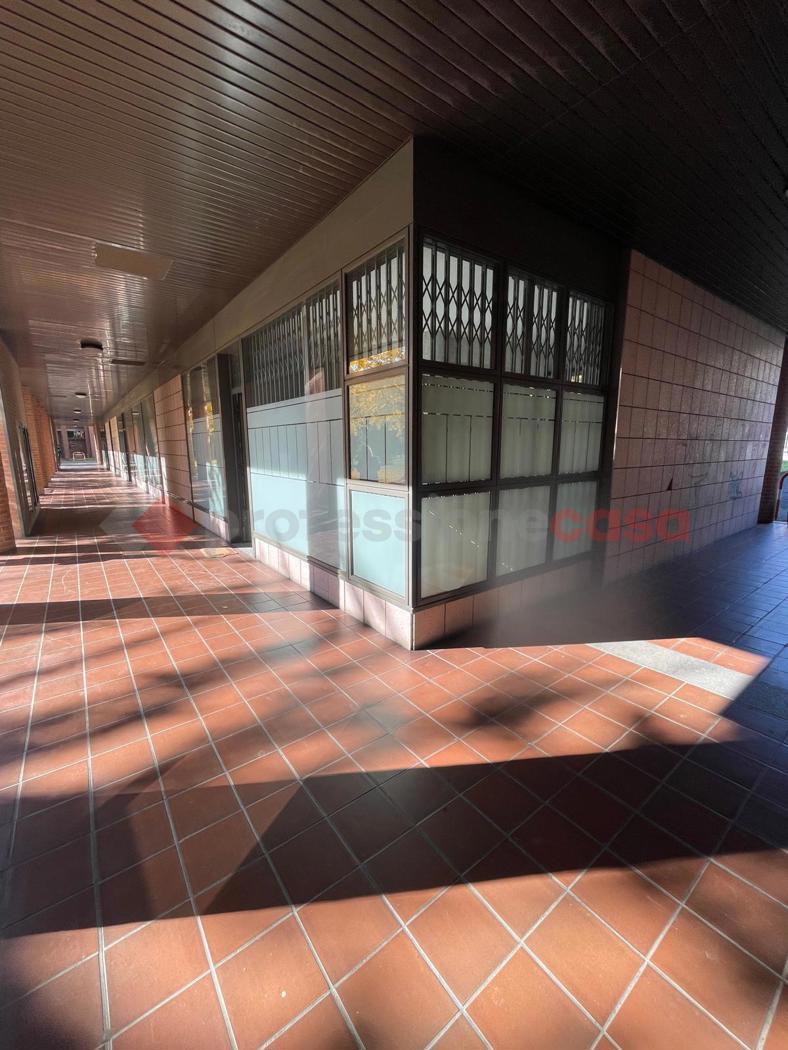 Negozio in vendita a Gessate