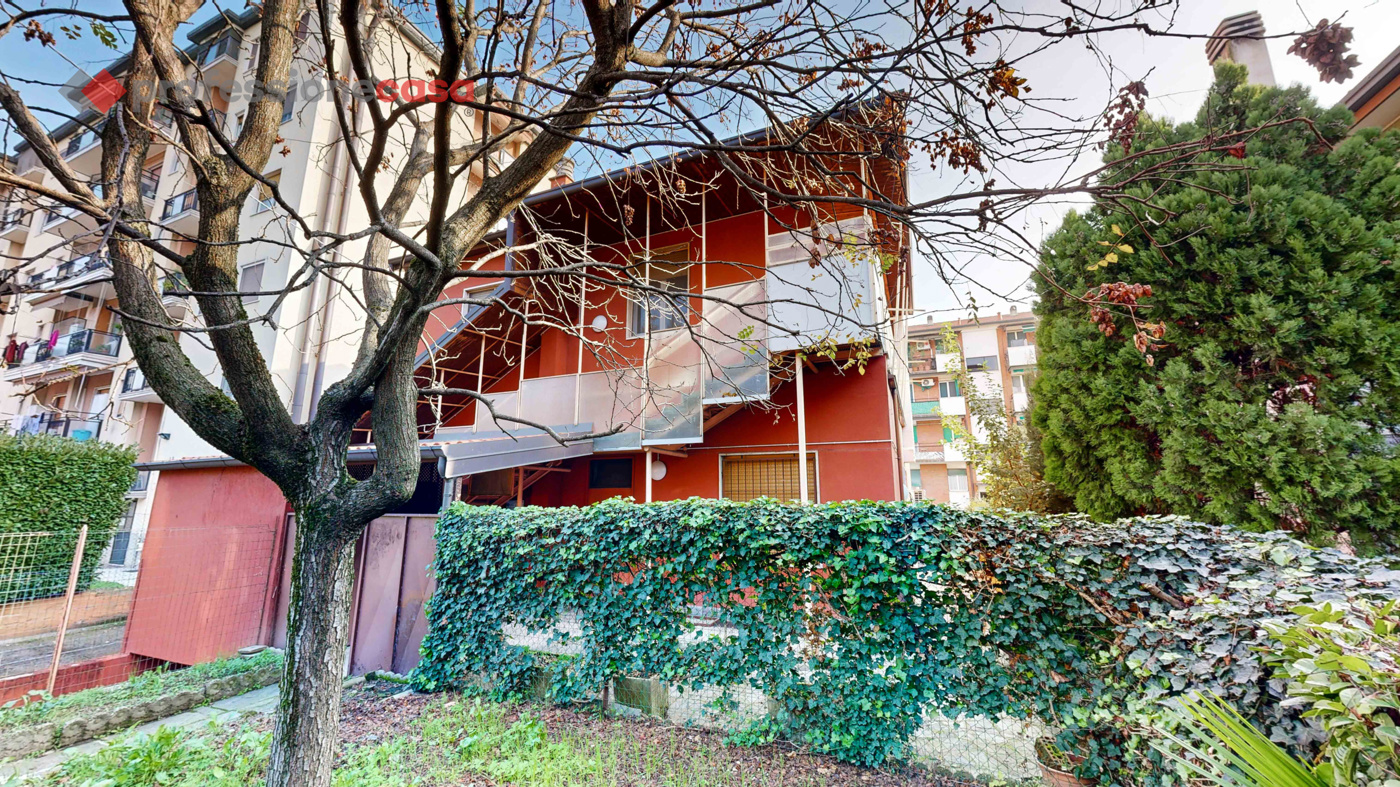 Villa con giardino a Gessate