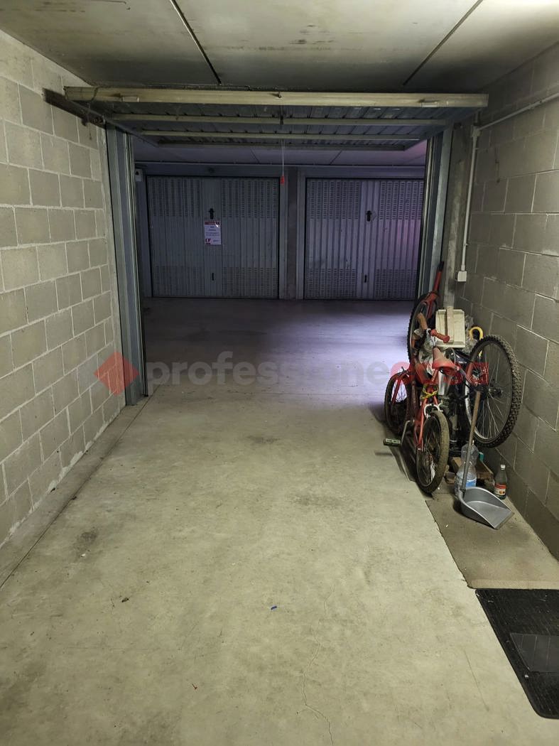 Box/Garage 15mq in vendita a Gessate