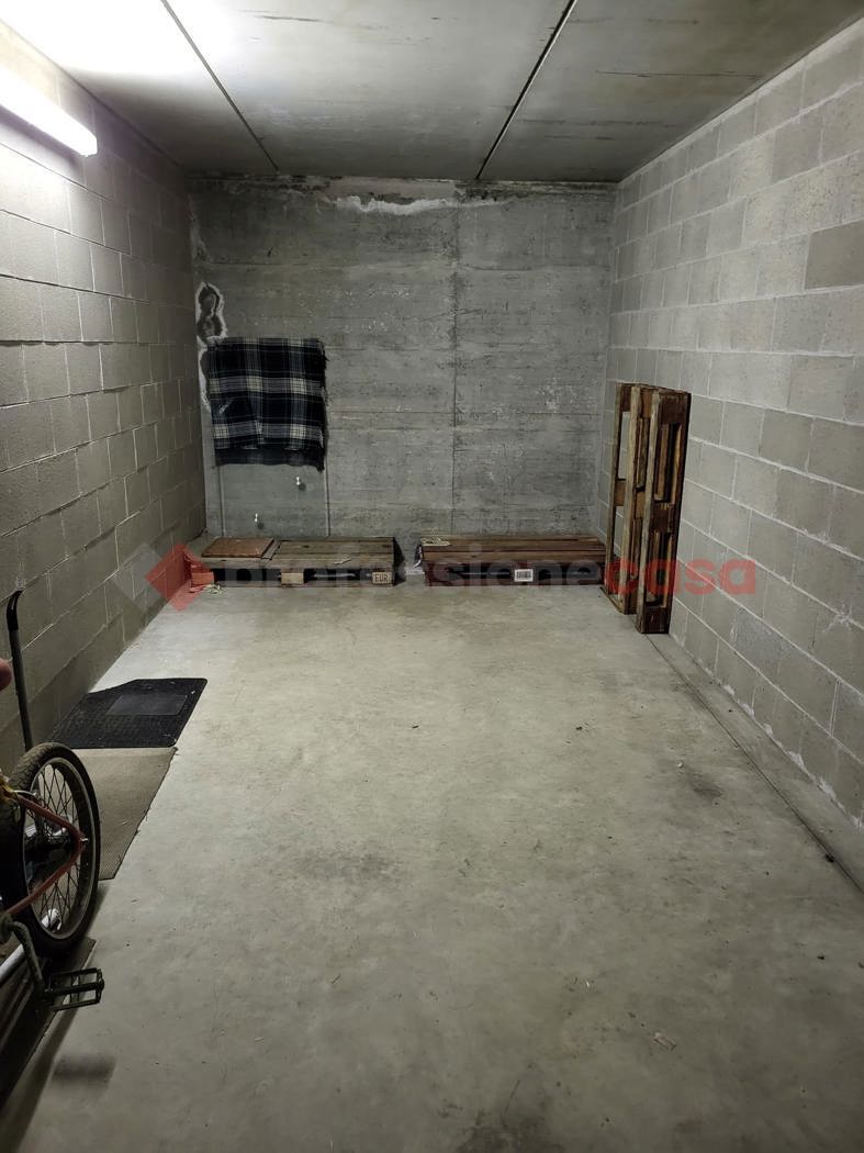 Box/Garage 15mq in vendita a Gessate