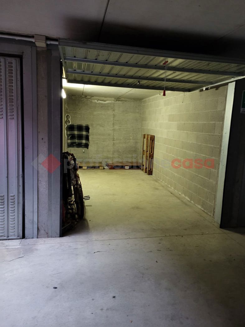 Box/Garage 15mq in vendita a Gessate