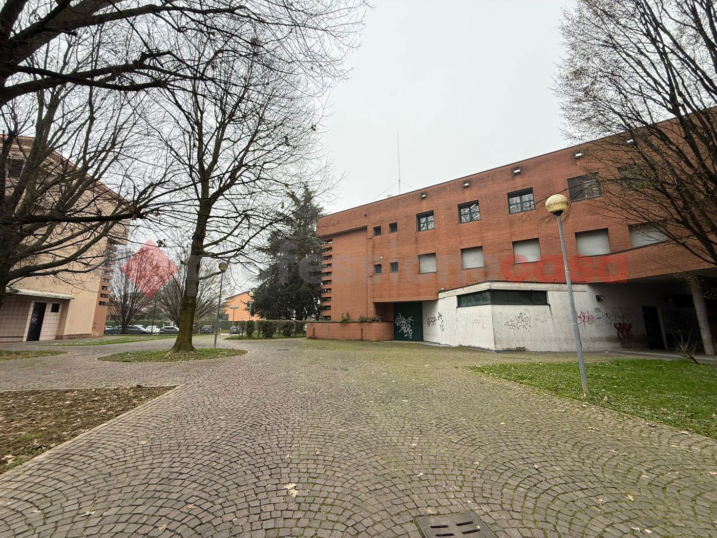 Ufficio con box doppio a Gessate