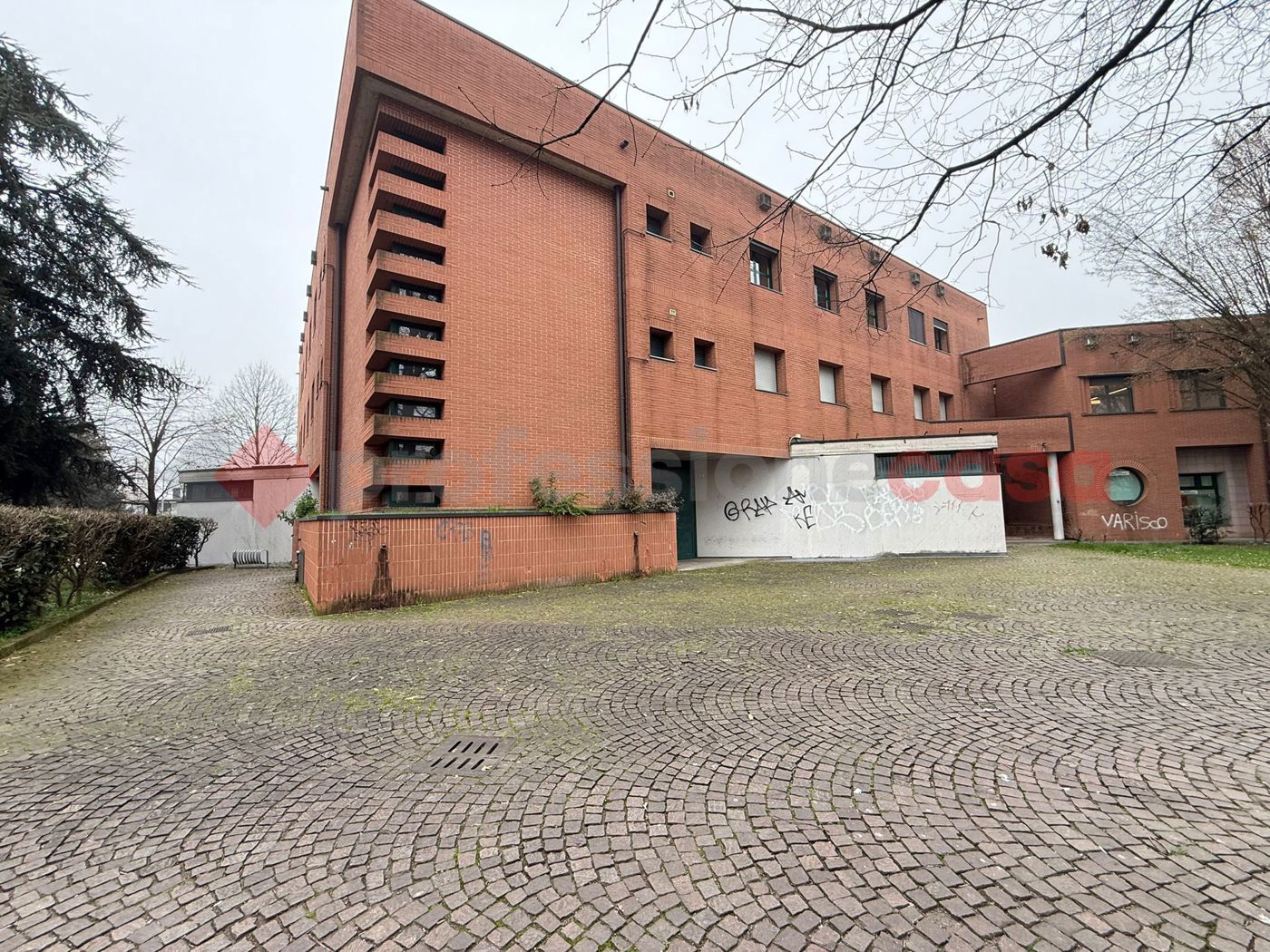 Ufficio con box doppio a Gessate