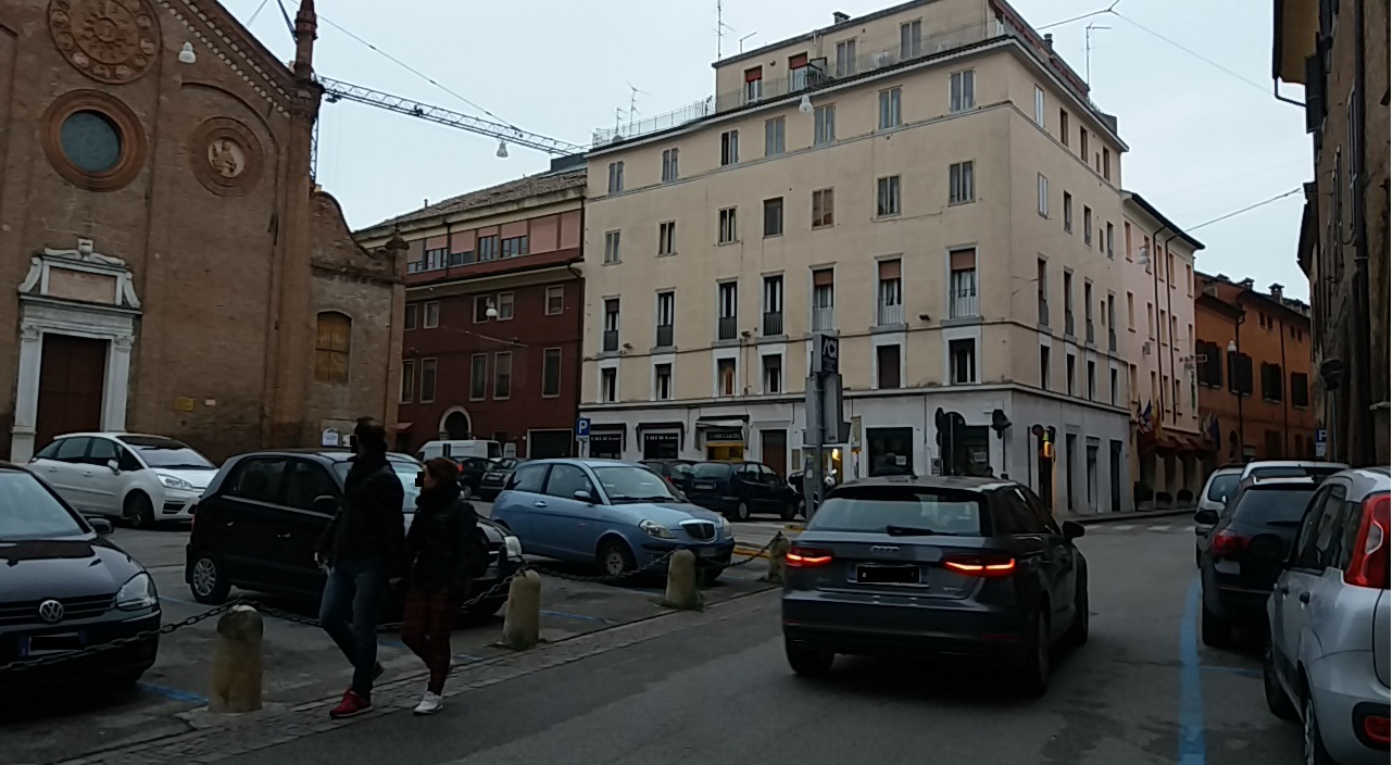 Locale commerciale in affitto, Ferrara centro storico