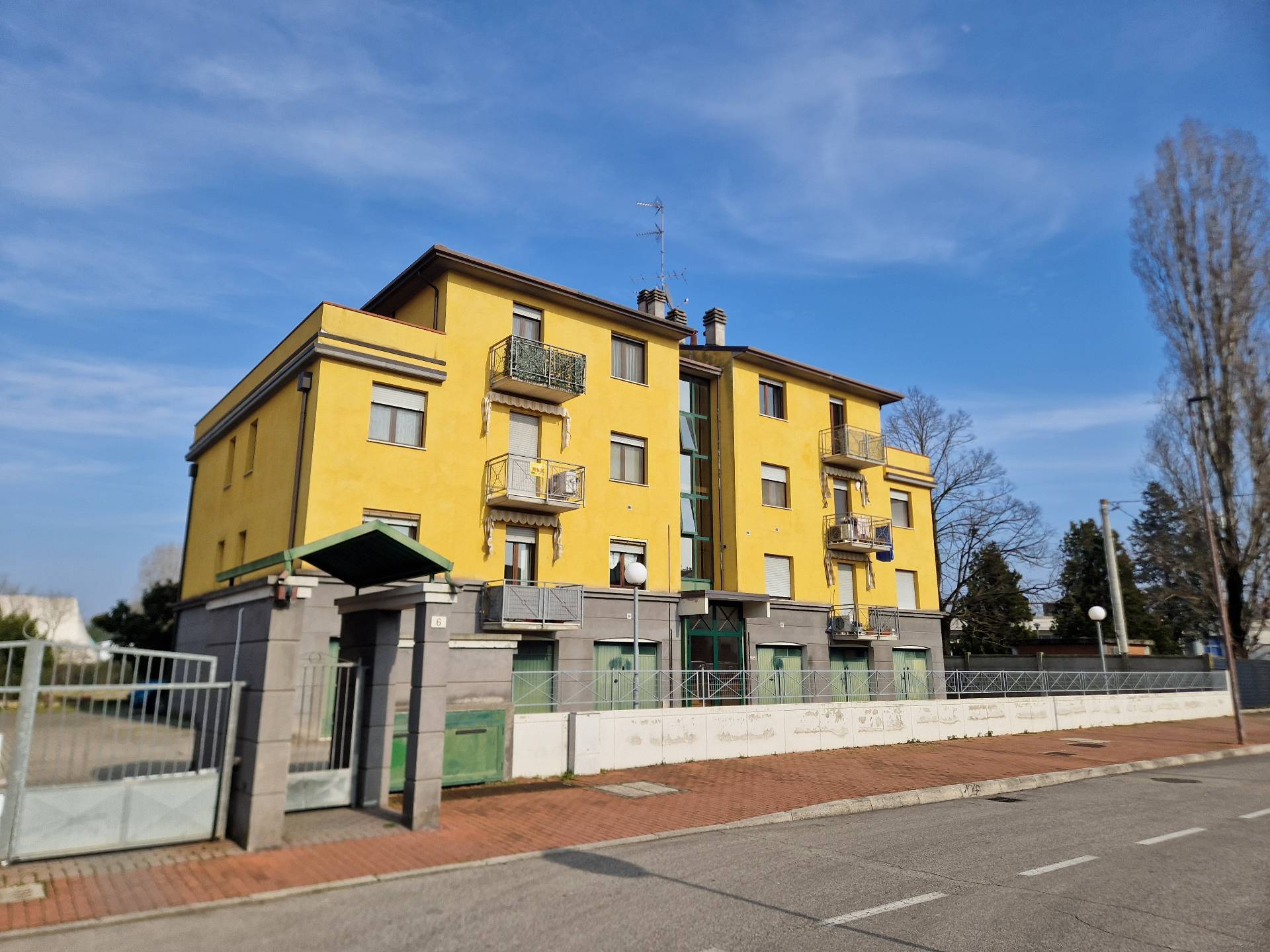 Trilocale in vendita, Ferrara via bologna