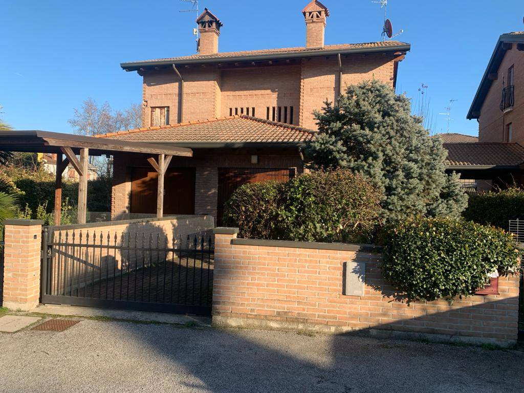 Villa con box, Ferrara francolino