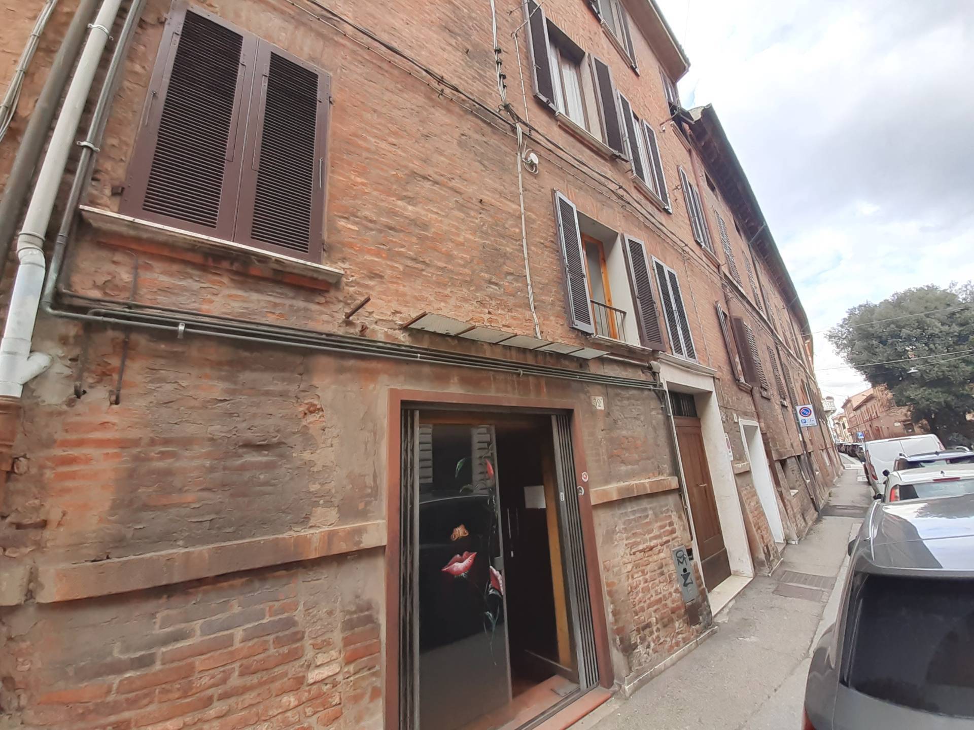 Locale commerciale in vendita, Ferrara centro storico