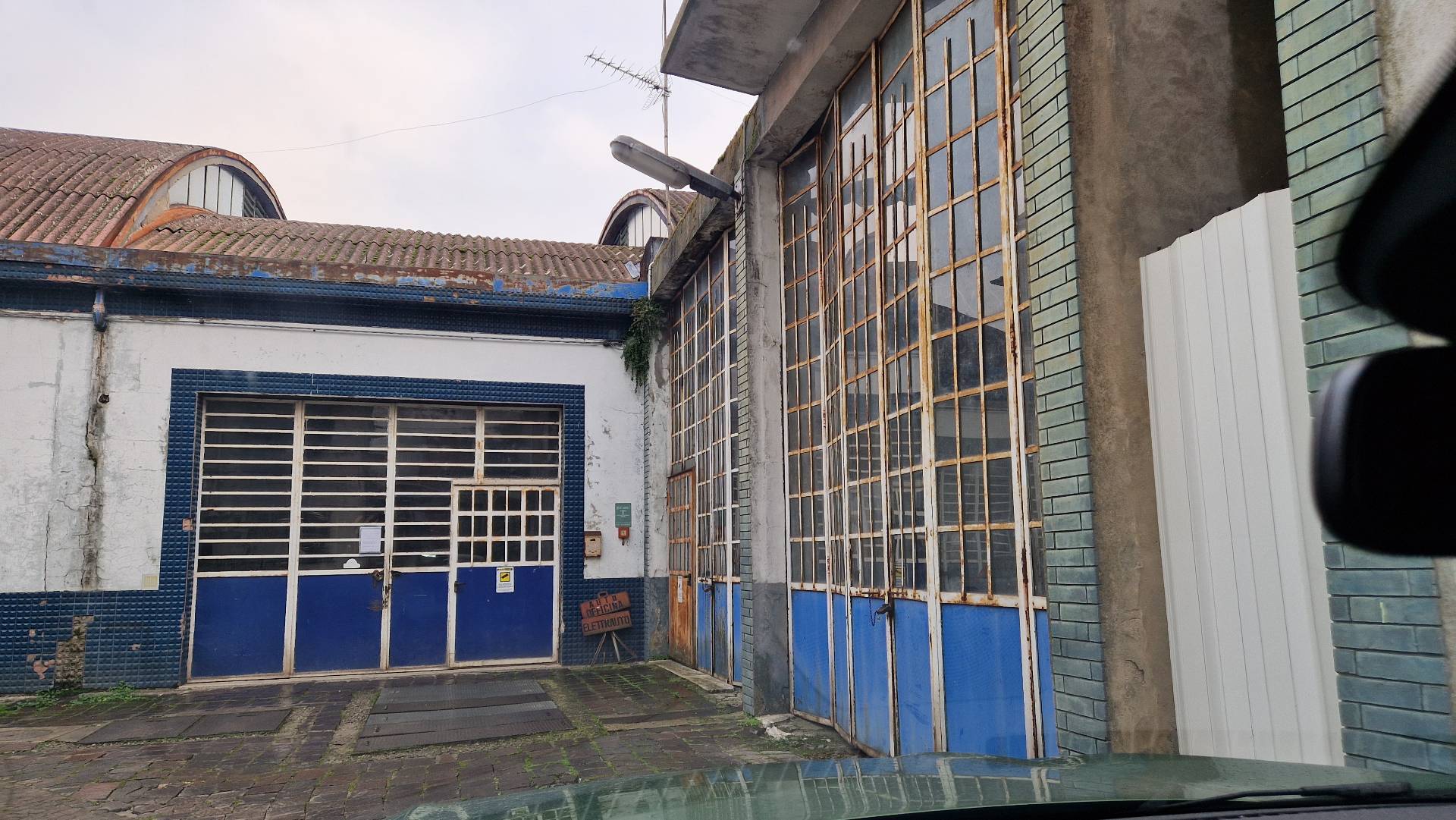 Locale commerciale in vendita a Ferrara, Via Bologna