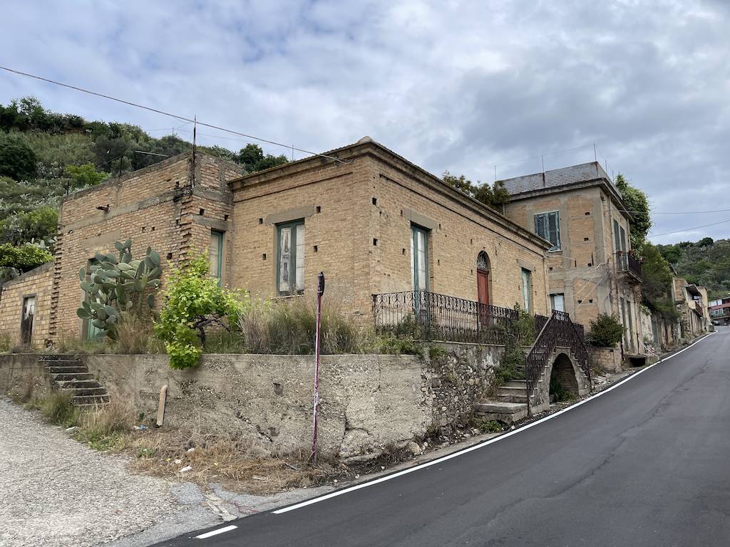 Casa indipendente con terrazzo a Reggio Calabria