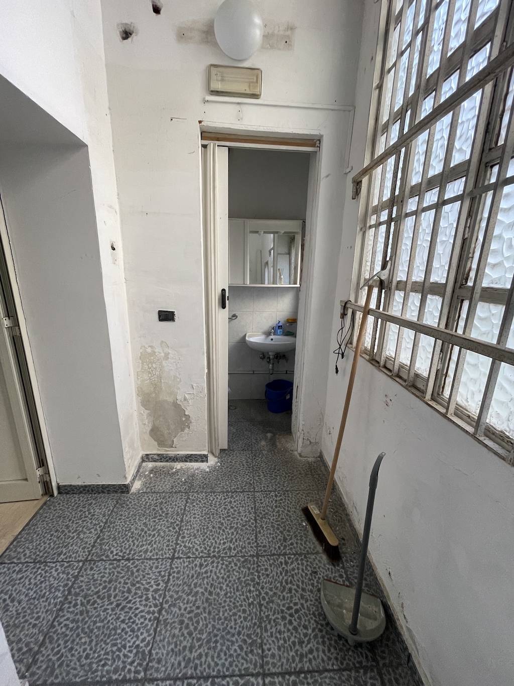 Locale Commerciale in vendita a Reggio di Calabria, Centro