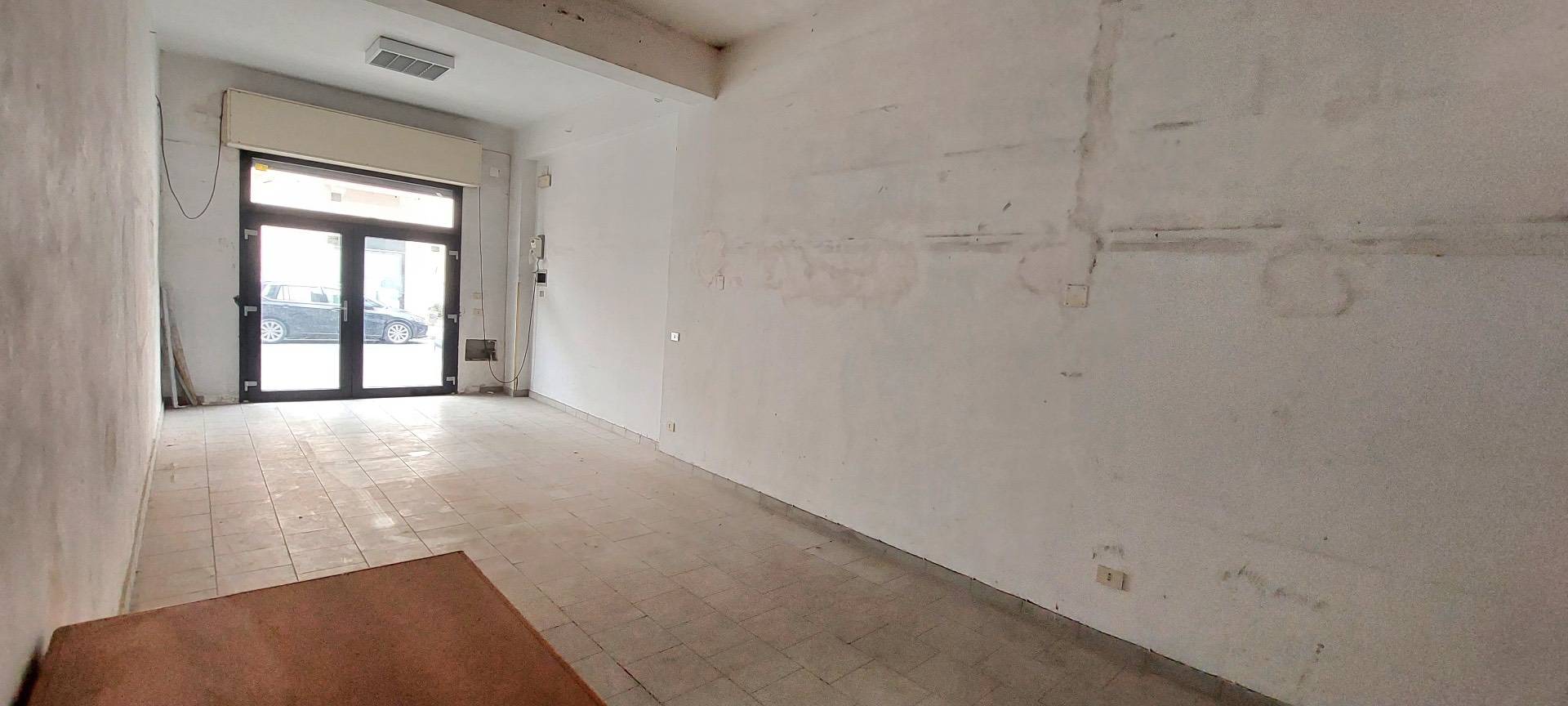 Locale Commerciale in affitto a Reggio di Calabria