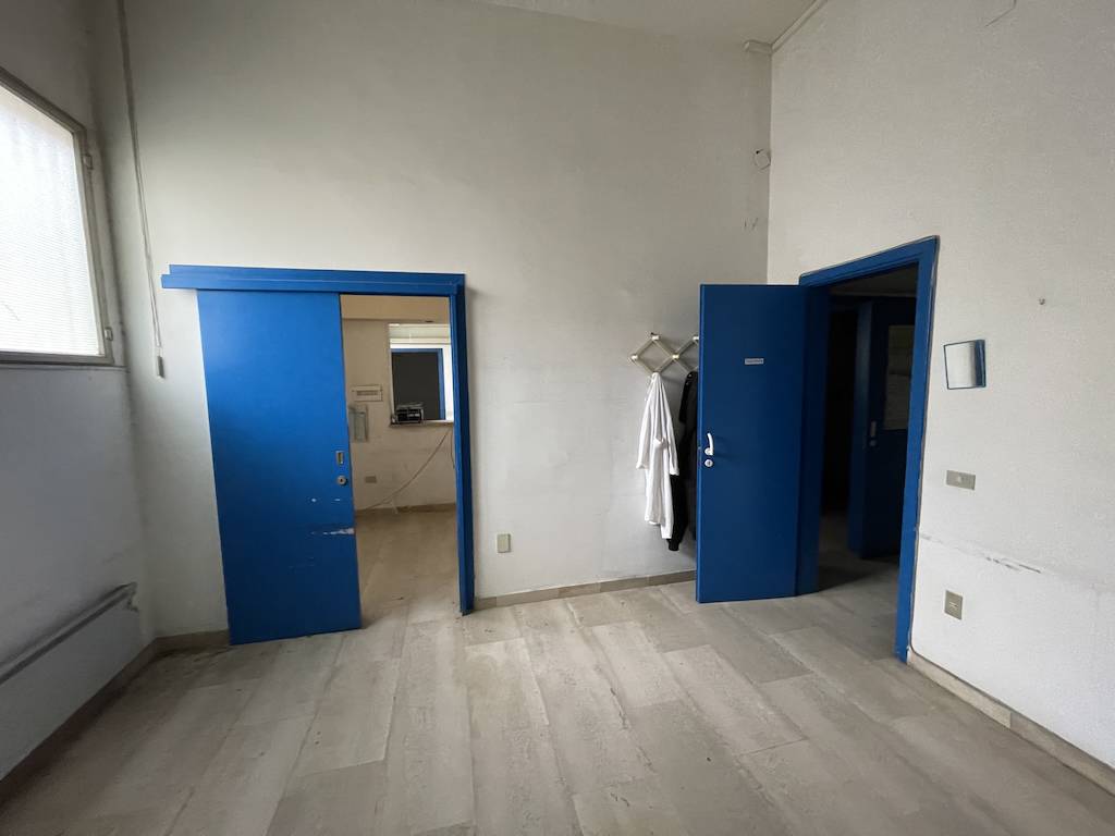 Locale Commerciale in vendita a Reggio di Calabria