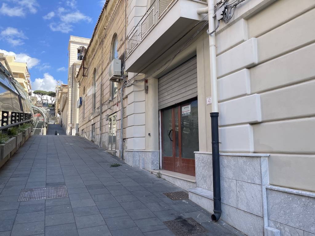 Locale Commerciale in affitto a Reggio di Calabria