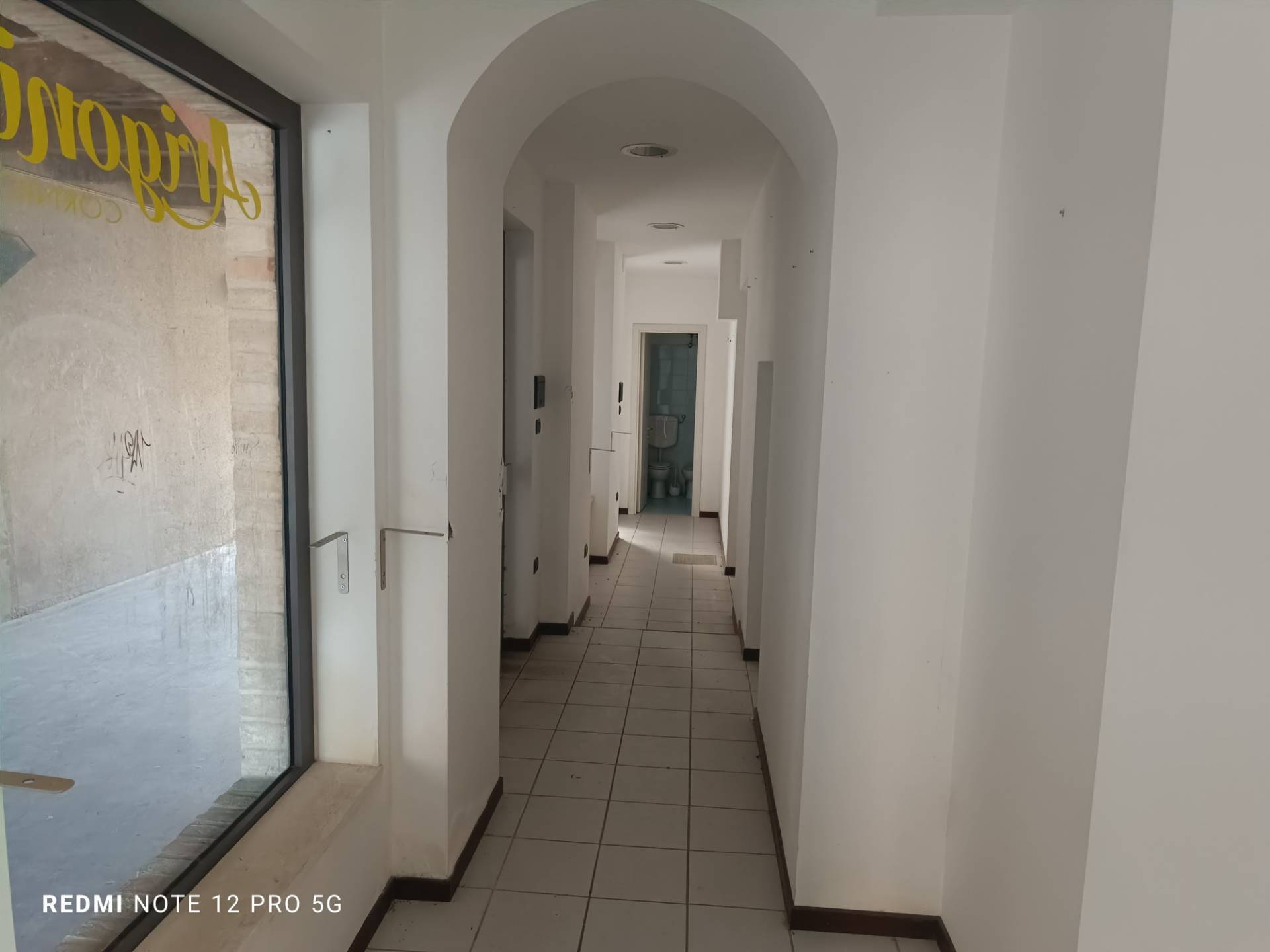 Locale commerciale in vendita a Macerata